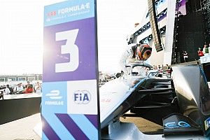 Dobogón a Porsche és a Mercedes az FE-ben: videó