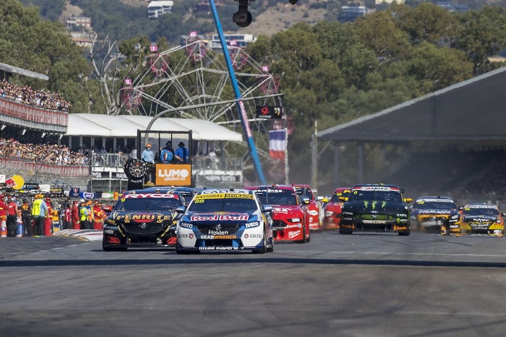 Start action, Jamie Whincup, Triple Eight Race Engineering Holden leads