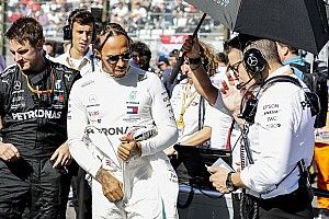 Хэмилтон злится на стратегов: радиопереговоры Mercedes