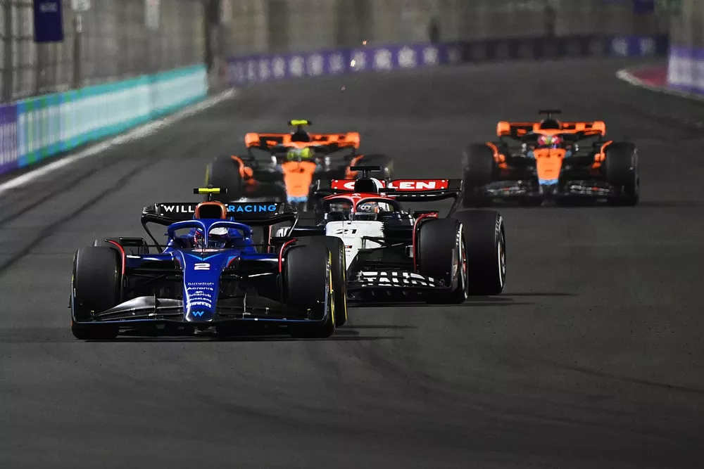 Logan Sargeant, Williams FW45, Nyck de Vries, AlphaTauri AT04, Lando Norris, McLaren MCL60