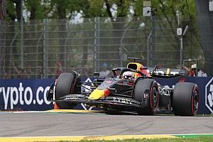 F1: Verstappen passa Leclerc no fim e vence sprint em Ímola; Hamilton sofre e termina em 14º