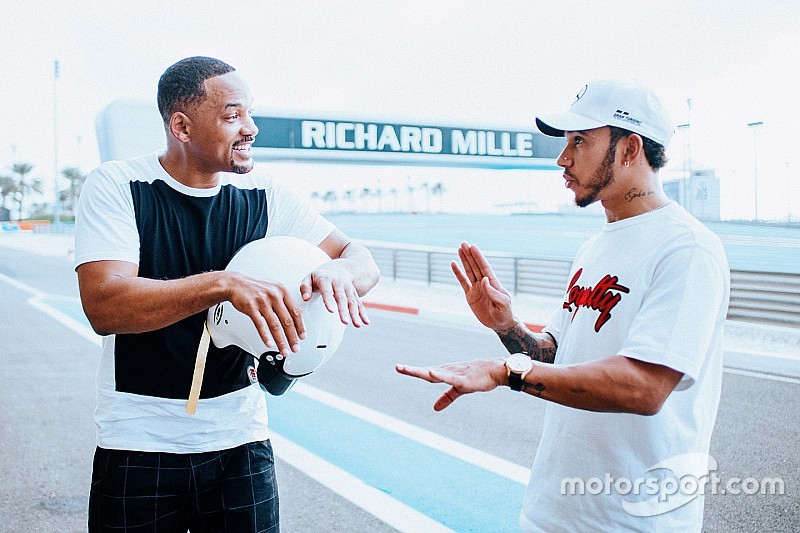 VÍDEO: Will Smith tem aula de pilotagem com Hamilton em Abu Dhabi