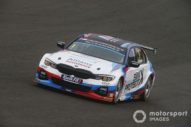 Donington BTCC: Turkington eases to Race 1 win