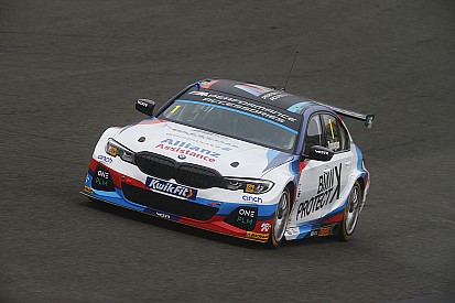 Donington BTCC: Turkington eases to Race 1 win