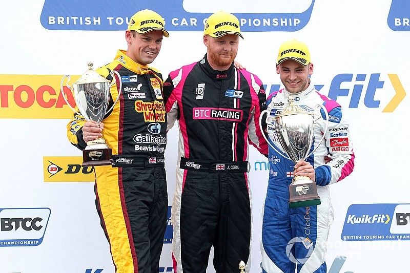 Podium: race winner Josh Cook, BTC Racing Honda Civic, second Jake Hill, Trade Price Cars Audi, third place Tom Chilton, Motorbase Performance Ford Focus