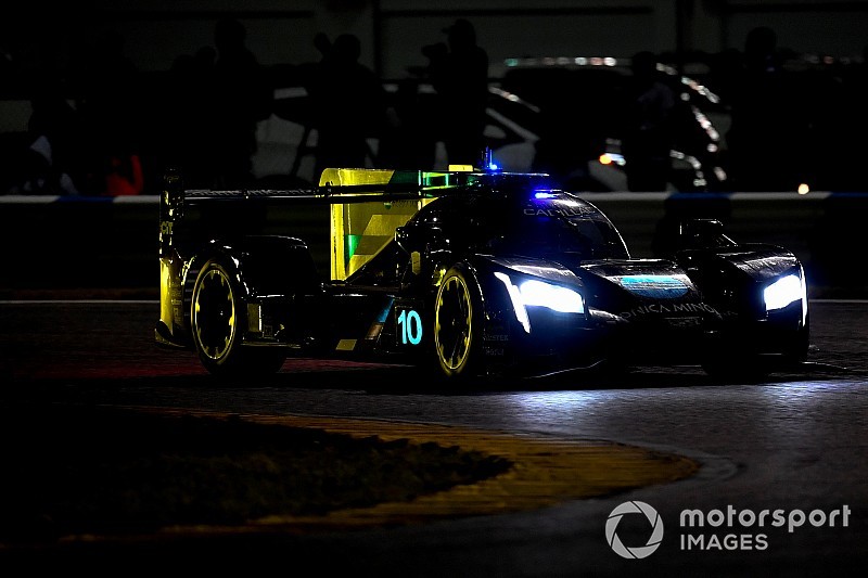 24 Ore di Daytona, 16° ora: Alonso al comando dopo uno stint sensazionale sul bagnato!
