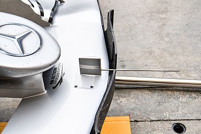 Test Mercedes: sulla W10 di Hamilton è comparso un grosso tubo di Pitot