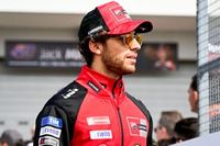 Bastianini explica en qu&eacute; debe mejorar tras el par&oacute;n de MotoGP: "As&iacute; es imposible"