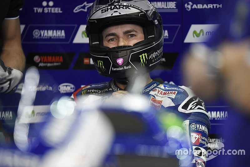 Lorenzo doesn’t have “balls” for Ducati switch, says Rossi