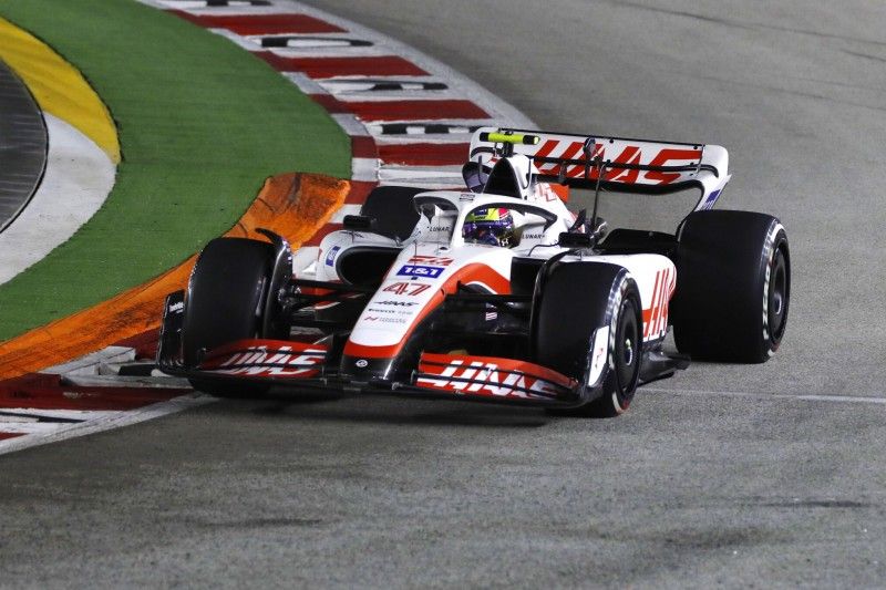Schumacher nach Trainingsdebüt in Singapur: "Habe noch Luft gelassen"