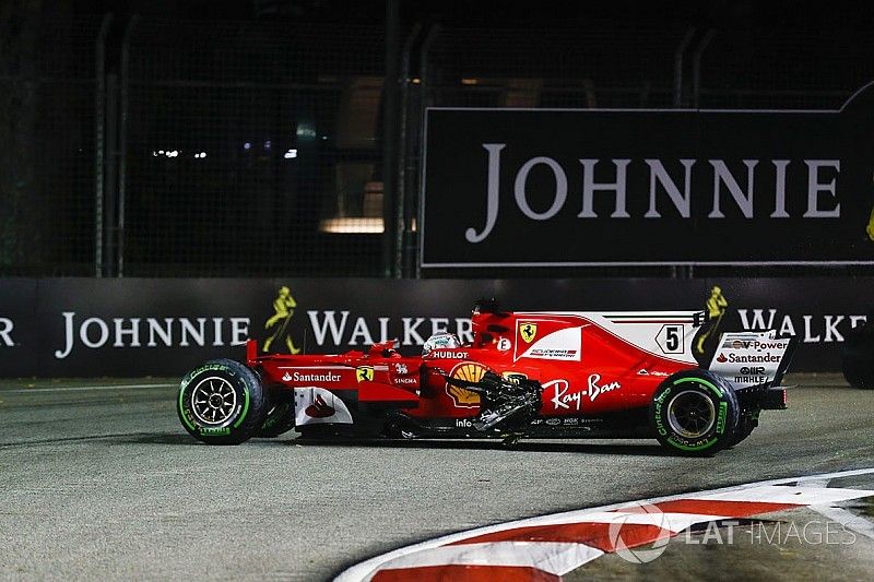 La voiture endommagée de Sebastian Vettel, Ferrari SF70H