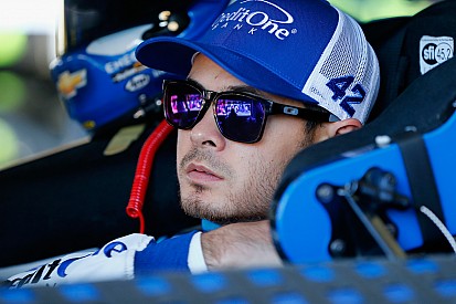 Ganassi ontslaat NASCAR-rijder Larson na racistisch taalgebruik