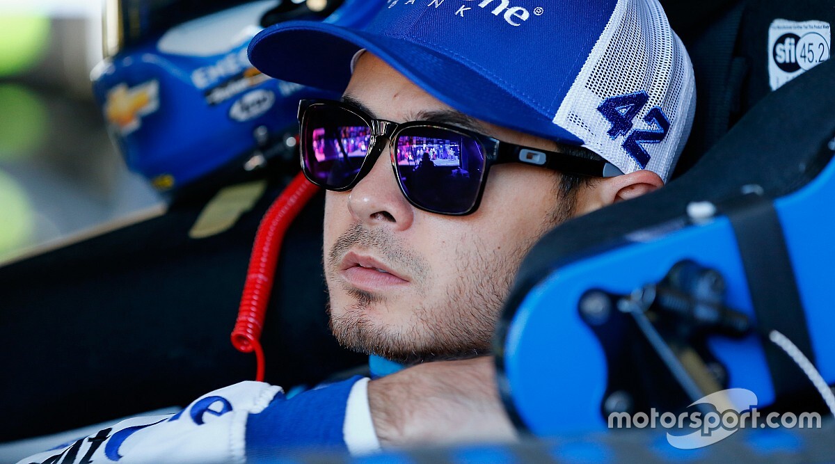 Ganassi ontslaat NASCAR-rijder Larson na racistisch taalgebruik