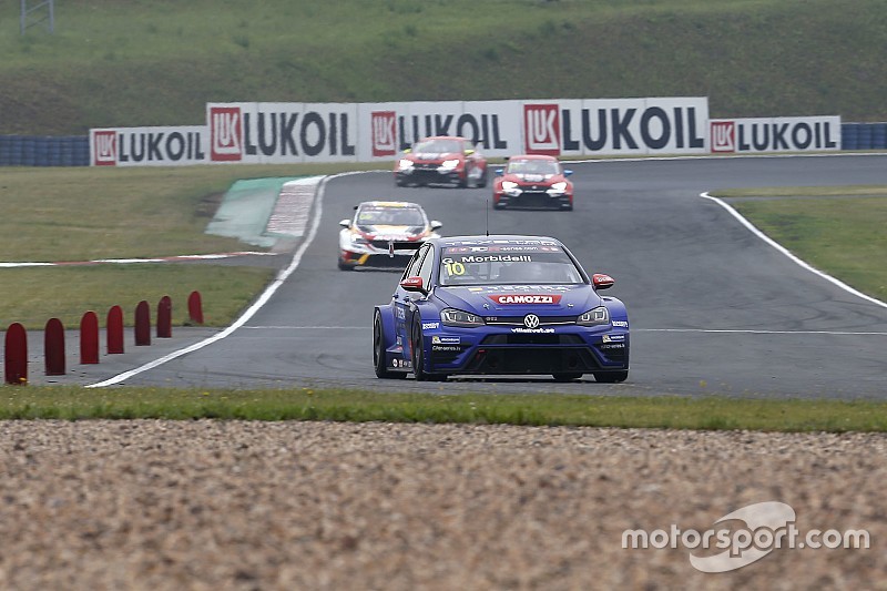 TCR, Oschersleben: Tassi kiesett, Colciago sem szerzett pontot az első futamon