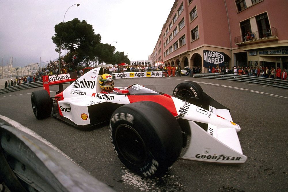 Após 26 anos da morte de Senna, relembre momentos inesquecíveis do piloto