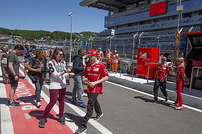 Räikkönen szerint versenyen a Ferrari már egy szinten van a Mercedessel