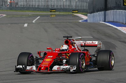Stand: Vettel loopt uit, Verstappen stevig op vijfde plaats
