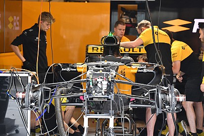 How does a Formula 1 team recruit new staff?