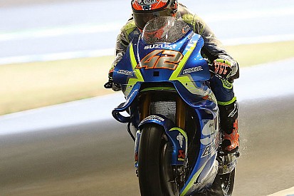 La Suzuki mette i "baffi" alla GSX-RR con la nuova carena