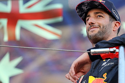 Verstappen ancora davanti? Ricciardo canta Ligabue: "Niente paura"
