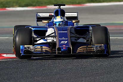 Photos - La Sauber C36 pour la première fois en piste !