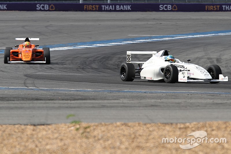 F4/SEA Buriram: Frost resmi jadi juara Race 1 usai konfirmasi penalti Kahia