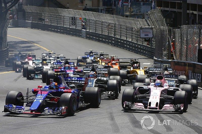 Carlos Sainz Jr., Scuderia Toro Rosso STR12, Sergio Perez, Sahara Force India F1 VJM10, Romain Grosjean, Haas F1 Team VF-17, Kevin Magnussen, Haas F1 Team VF-17