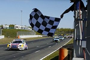 TCR Germany: Der Berner Florian Thoma gewinnt sein erst zweites Autorennen!