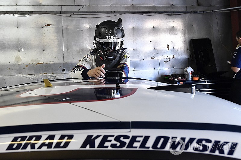 Keselowski gana la primera etapa en Michigan