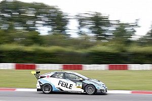 Files resiste ad Halder e vince Gara 1 al Nürburgring