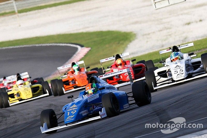 Tous les pilotes de F4 abandonnent à Sepang !