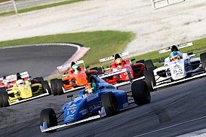 Nenhum piloto completa em prova bizarra da F4 em Sepang