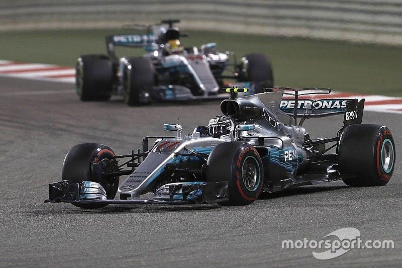 Valtteri Bottas, Mercedes AMG F1 W08 y Lewis Hamilton, Mercedes AMG F1 W08