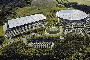 Coronacrisis werpt nieuwbouwplannen McLaren jaar terug