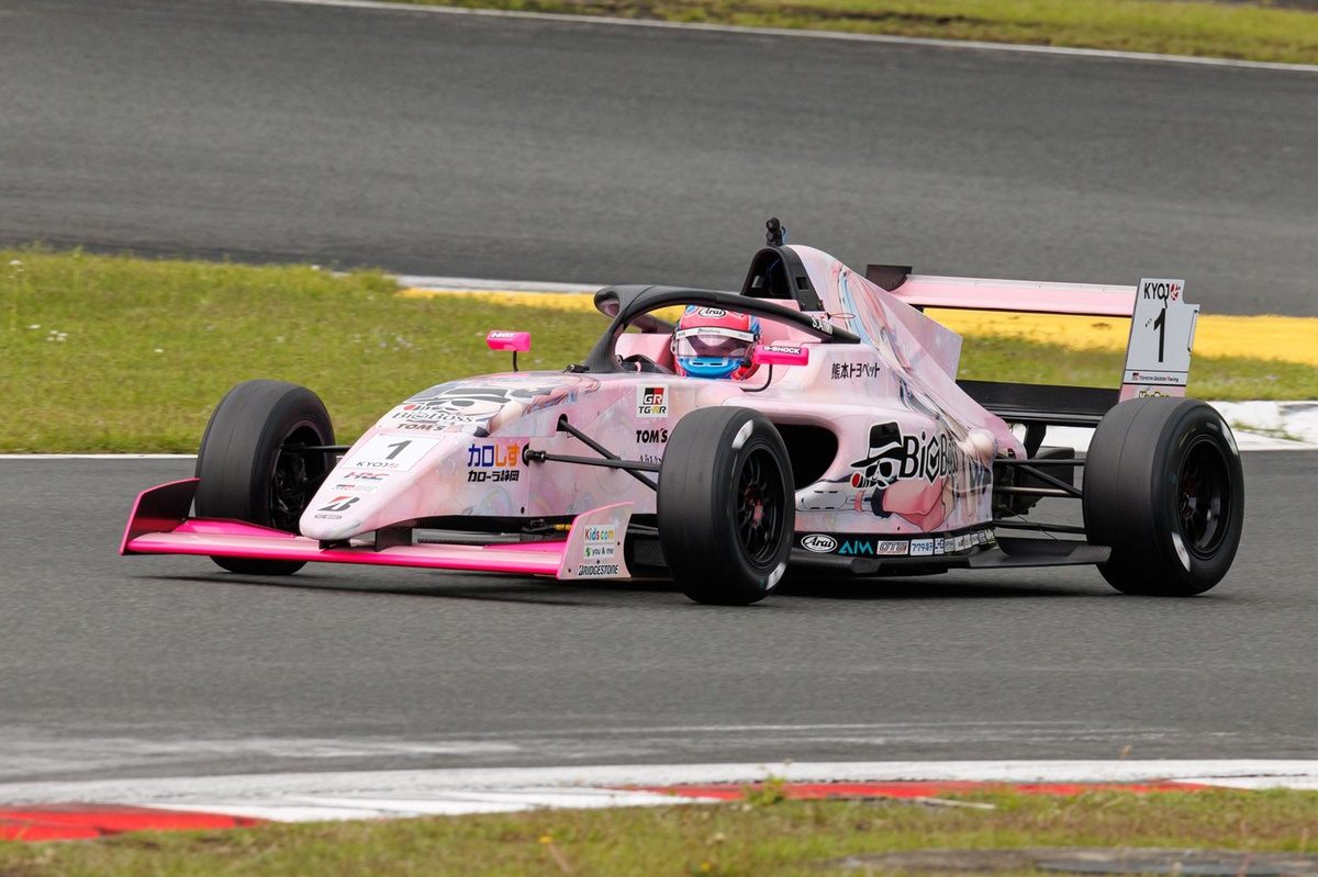 好き”だけではやっていけない。女性ドライバーもプロとして稼げる世界