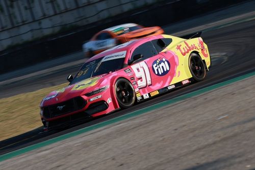 Barrichello vence pela primeira vez na NASCAR Brasil após pega insano com Camilo