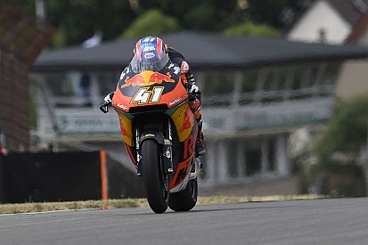 Moto2, Sachsenring, Libere 3: Binder si conferma in vetta, Marquez fuori dal Q2
