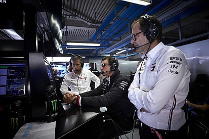 Wolff no se explica la "atípica" mejora del motor Ferrari