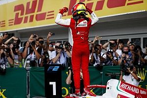 Mick Schumacher: Die schönsten Jubelfotos nach erstem Formel-2-Sieg