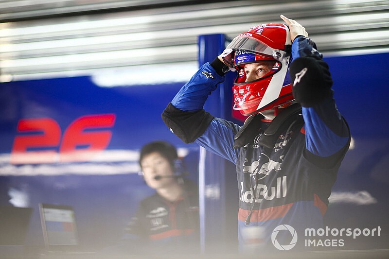 Waarom Kvyat niet met zijn speciale helmdesign mocht rijden