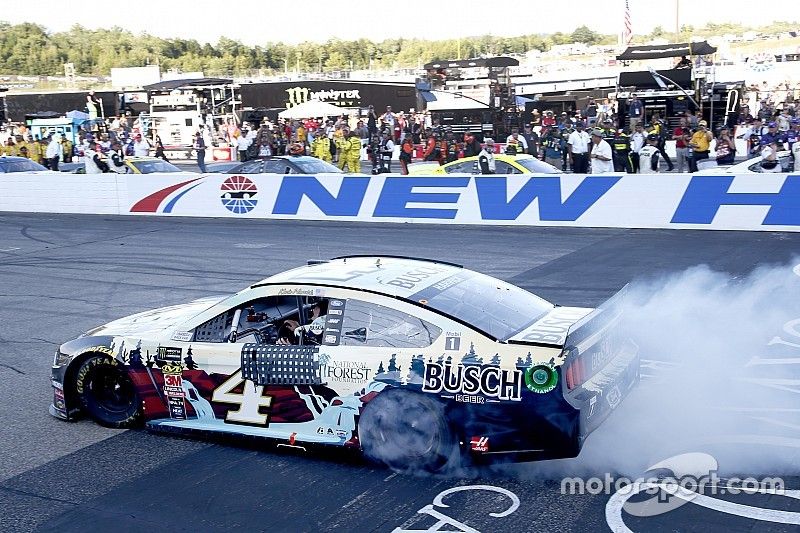 Race Winner Kevin Harvick, Stewart-Haas Racing, Ford Mustang Busch Beer / National Forest Foundation