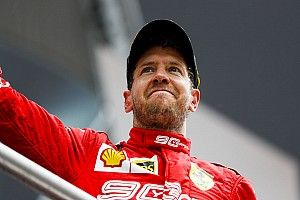 Hallgasd a tömeget, amikor Vettel előz a második helyért: videó
