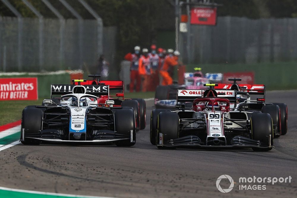 Antonio Giovinazzi, Alfa Romeo Racing C39, y Nicholas Latifi, Williams FW43