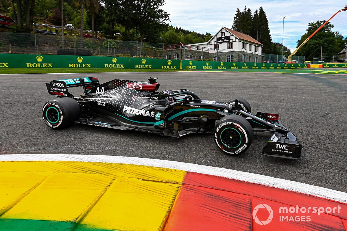 Hamilton: "Zit dicht bij elkaar, maar Red Bull is iets sneller"