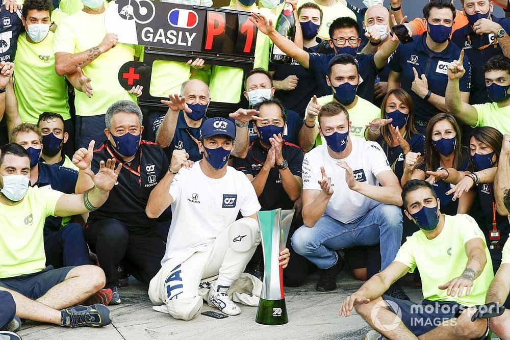 Masashi Yamamoto, General Manager, Honda Motorsport, Franz Tost, Team Principal, AlphaTauri, Toyoharu Tanabe, F1 Technical Director, Honda, Daniil Kvyat, AlphaTauri, Pierre Gasly, AlphaTauri, 1st position, and the AlphaTauri team celebrate victory after the race