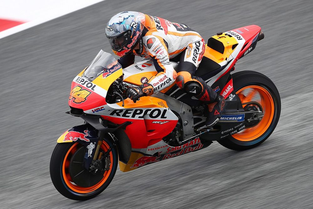 Pol Espargaró: “Espero que mañana llegue un huracán, porque la moto en seco no funciona”