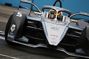 London E-Prix: Vandoorne takes pole for Mercedes
