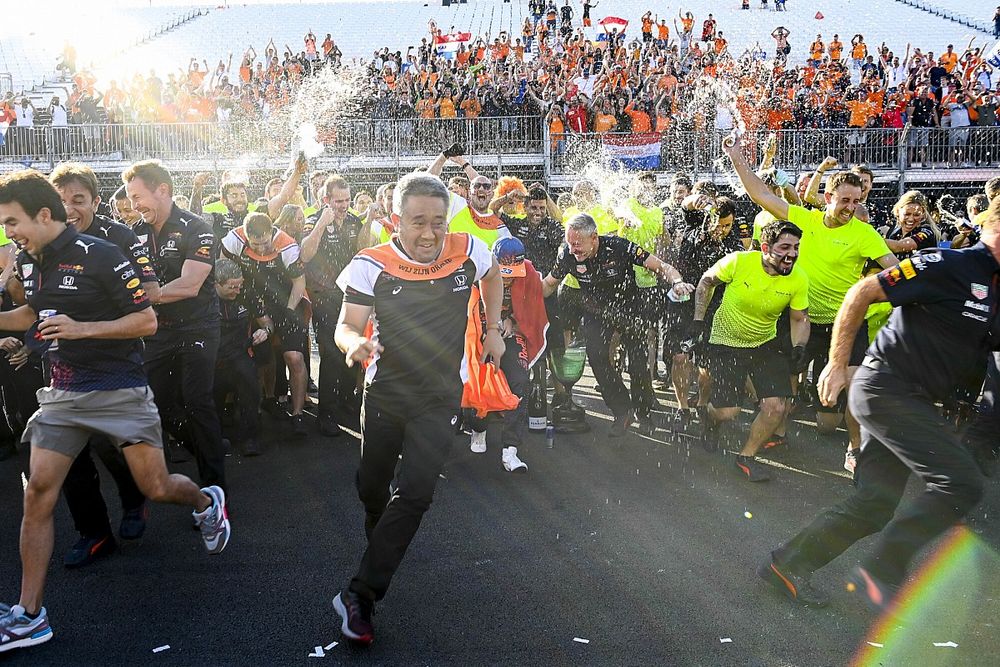 Sergio Perez, Red Bull Racing, Christian Horner, Team Principal, Red Bull Racing, Masashi Yamamoto, General Manager, Honda Motorsport, and the Red Bull team celebrate victory after the race