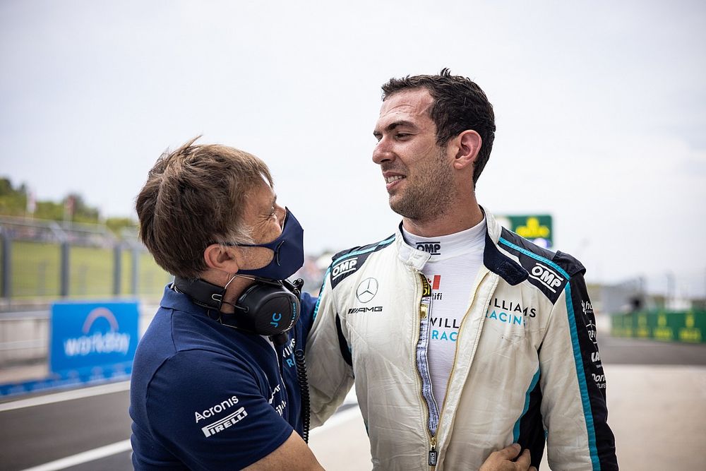 Nicholas Latifi, Williams Racing celebrates his eighth position with Jost Capito, Williams Racing Chief Executive Officer