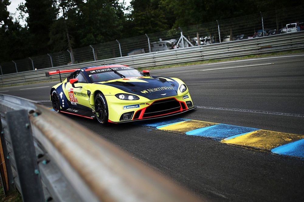 VIDEO: #98 Aston Martin uit de race na zware crash op Le Mans